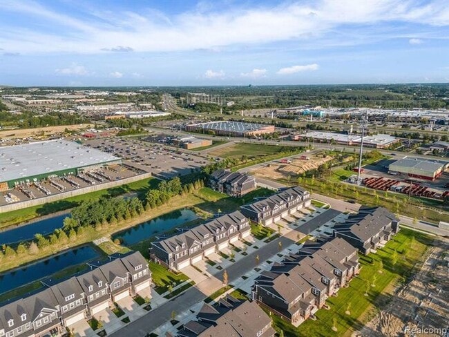 Building Photo - Lake Orion Townhome for Rent – 3 Bed, 2.1 Bath | 1,858 Sq Ft | $3,000/month