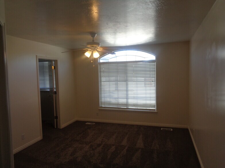 Building Photo - 3215 S 945 E