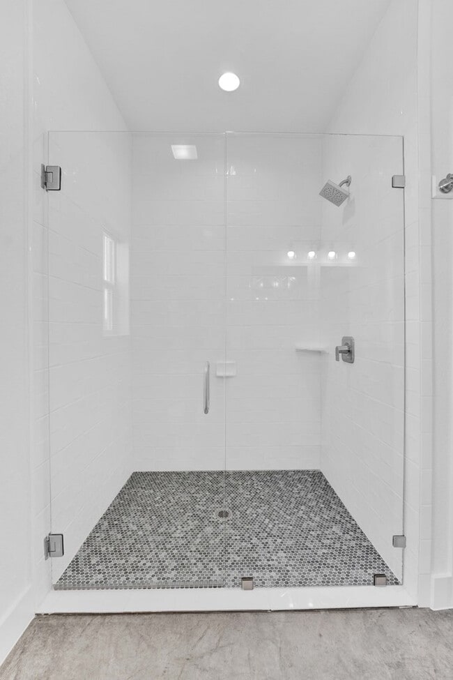 Building Photo - 1105 Lois St
