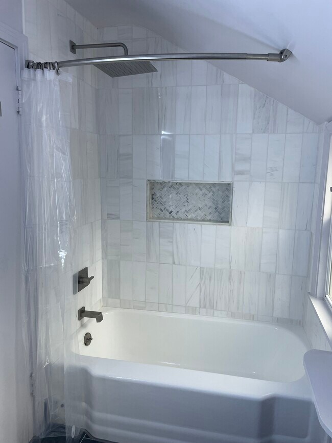 Building Photo - 206 Eastwood Ave