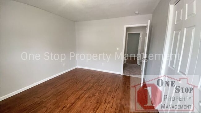 Building Photo - Spacious 3 Bedroom, 1 Bathroom Duplex for ...