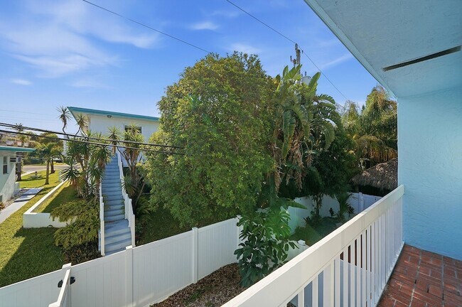 Building Photo - 842 SE 19th Ave