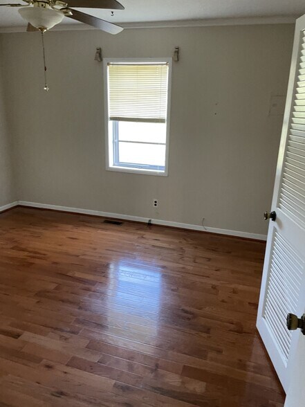 Building Photo - 1411 TN-156