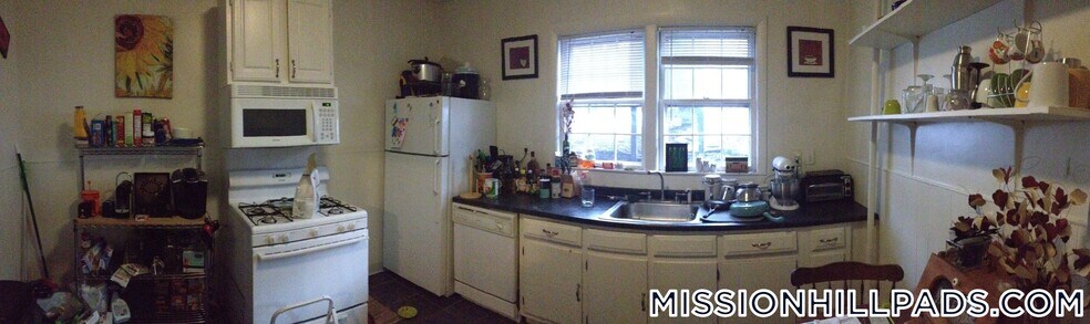 Building Photo - 42 Hillside St