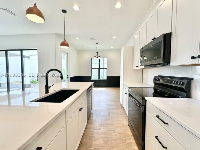 Building Photo - 8436 Lyside Dr