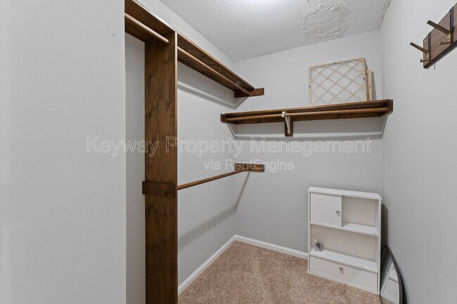 Building Photo - 255 Silver Maple Rd