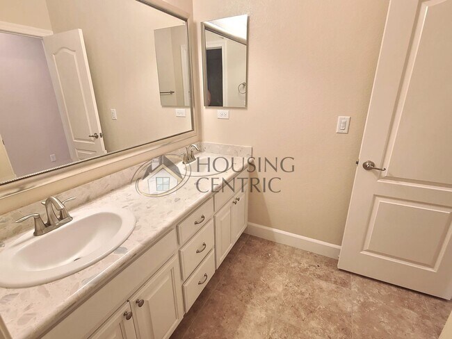Building Photo - Stunning Single Story Rental in Guard Gate...