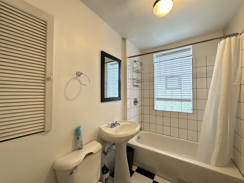 Building Photo - 2023 N Humboldt Blvd