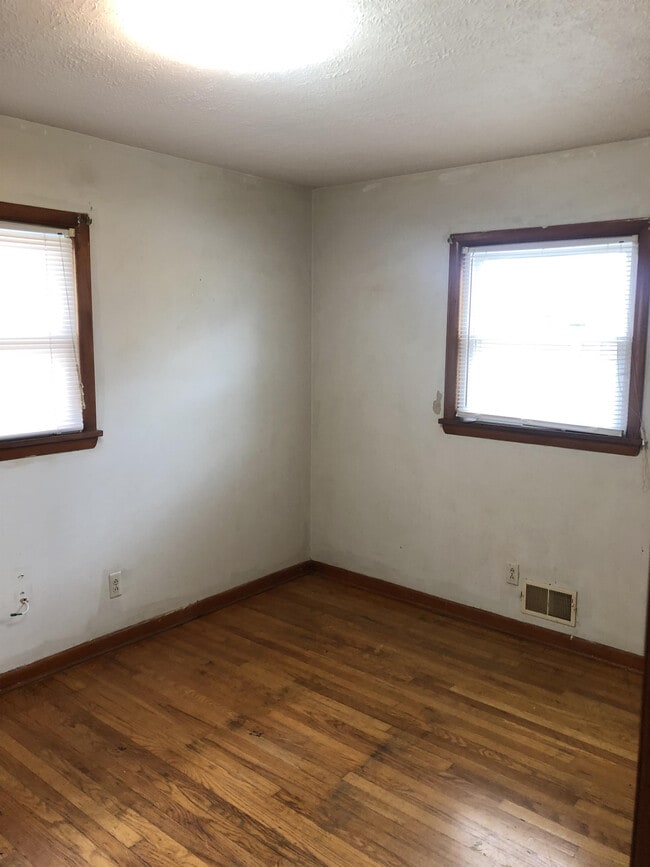 Building Photo - 6307 Sonnette Way