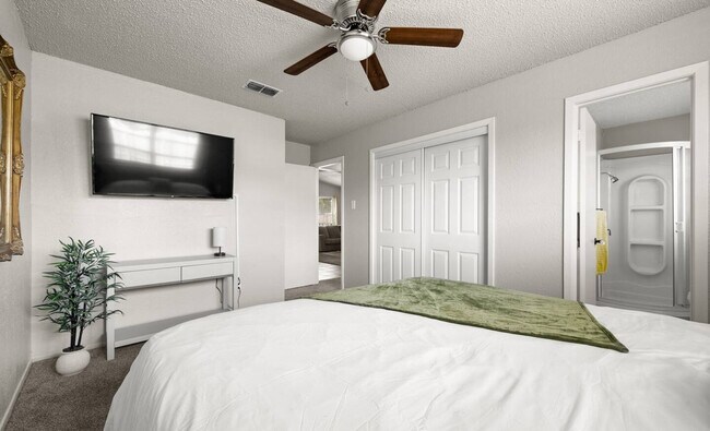 Building Photo - 11934 Hearn Rd