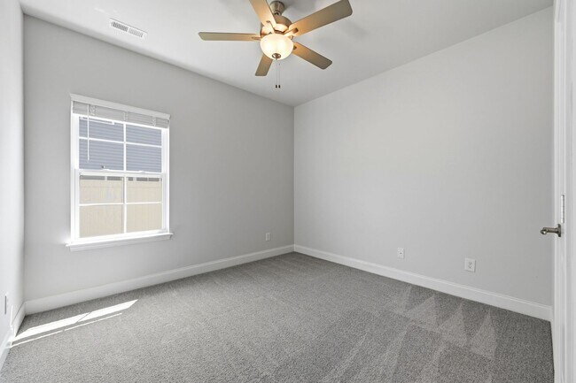 Building Photo - 903 Eakins Ln