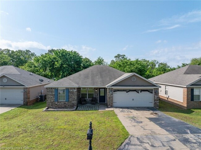 Building Photo - 2409 Crestview Ln