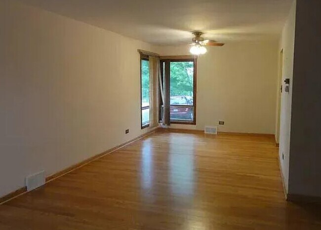 Building Photo - 613 St Charles Rd