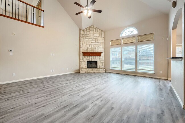 Building Photo - Stunning 5-Bedroom Home with Spacious Backyard and Modern Upgrades