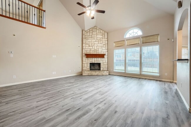 Building Photo - Stunning 6-Bedroom Home with Spacious Backyard and Modern Upgrades