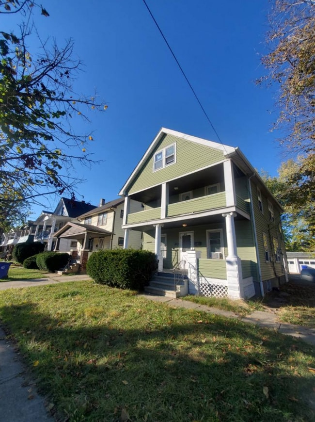 Building Photo - 15815 Parkgrove Ave