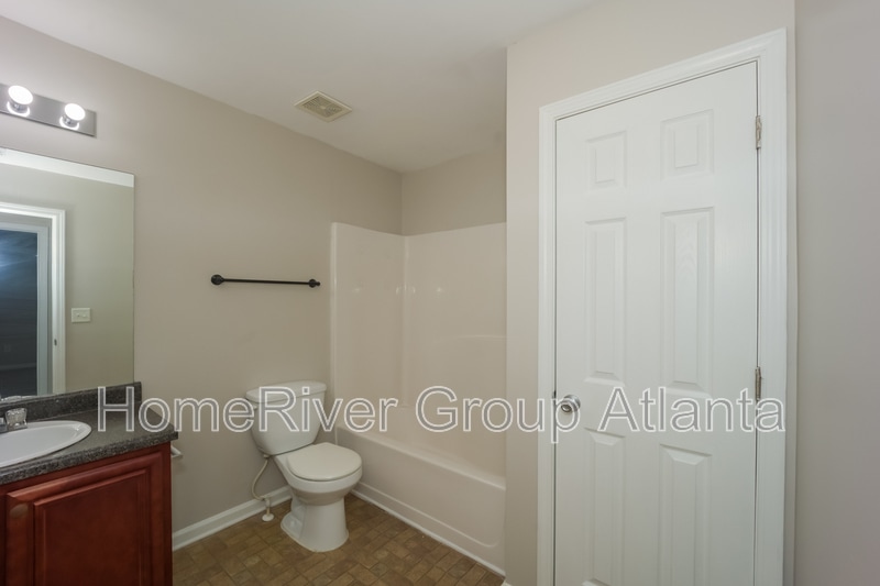 Building Photo - 655 Balerma St