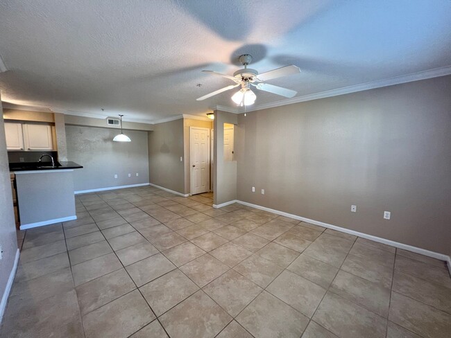 Building Photo - Beautiful 1st floor condo available now! N...