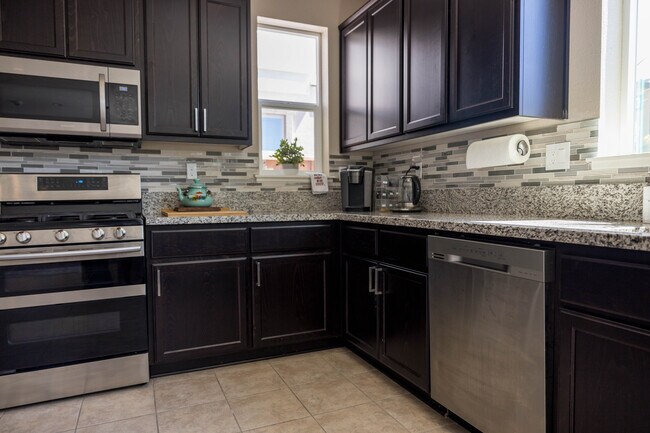 Building Photo - 617 Copper Ridge Way