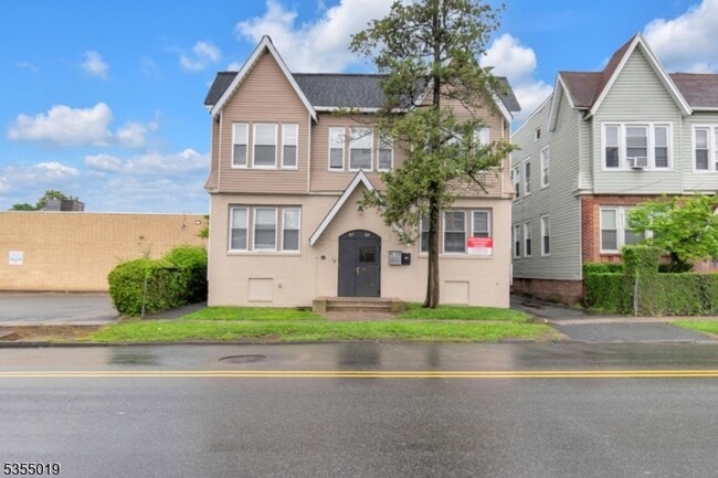 Building Photo - 407 Springdale Ave