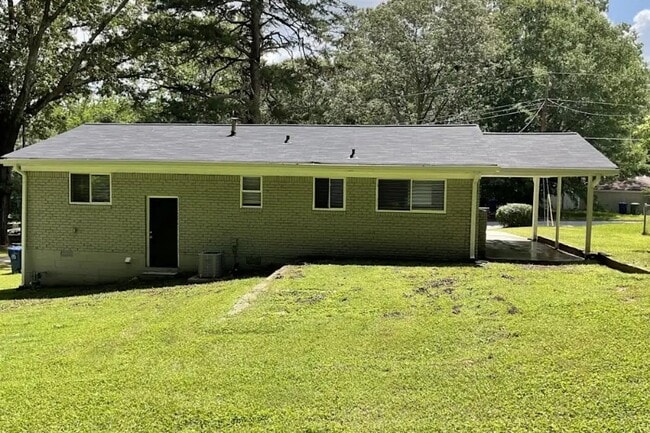 Building Photo - 2833 Altaview Dr SE
