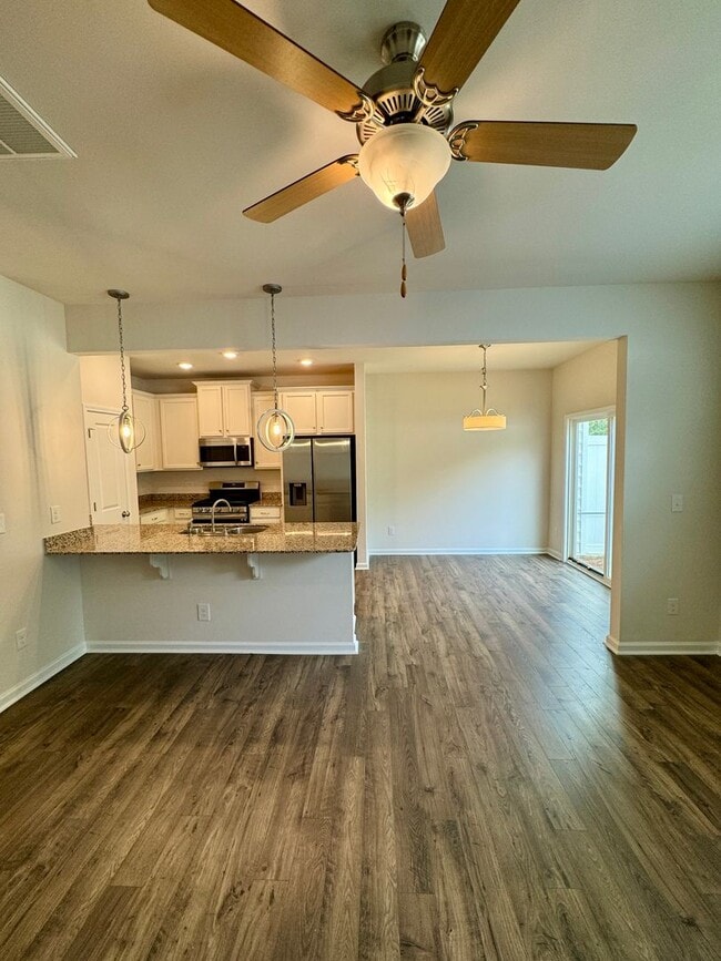 Building Photo - 3BR/2BA Townhouse in The Townes at Sherrills Ford