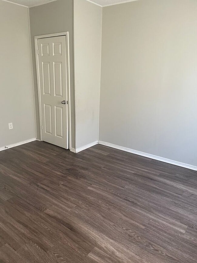 Building Photo - 3BR 1BA Home w/ Central A/C • W/D Hookups • Off-Street Parking in Memphis