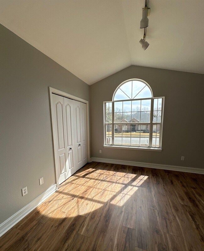 Building Photo - 3474 Paces Ferry Rd