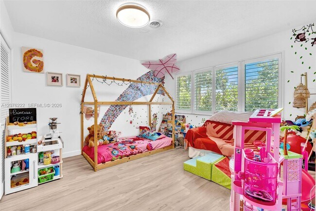Building Photo - 101 SW 75th Ave