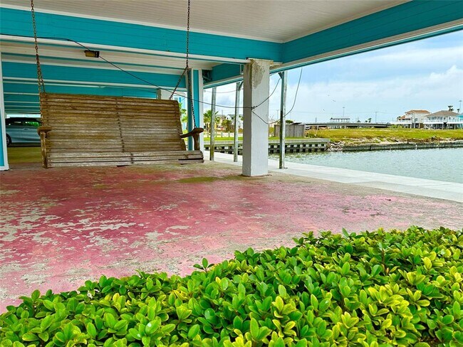 Building Photo - 500 Tiki Dr