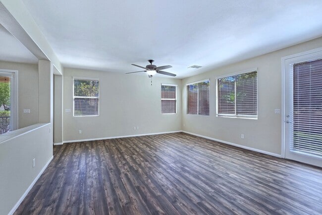 Building Photo - 5389 Hollymead Dr