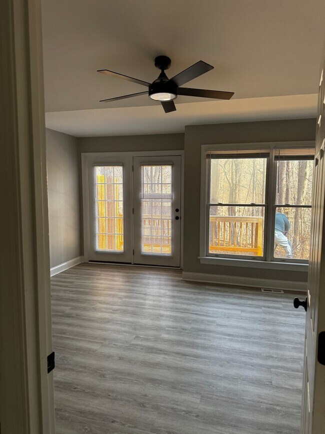 Building Photo - REDBUD TOWNHOUSES