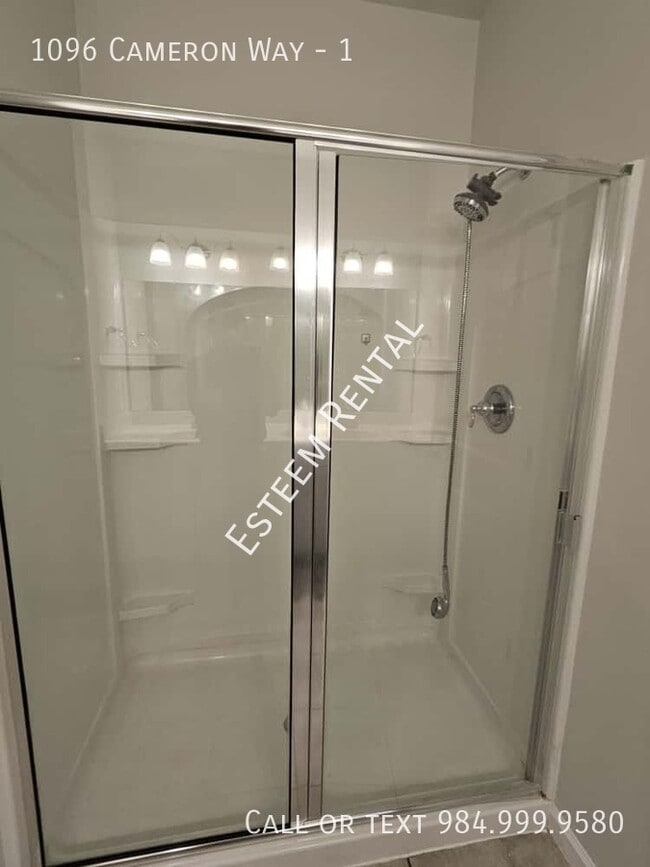 Building Photo - 1096 Cameron Wy