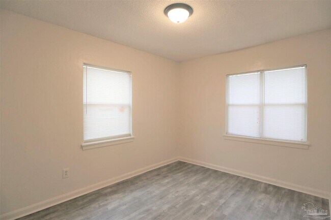 Building Photo - 31 Randolph Dr