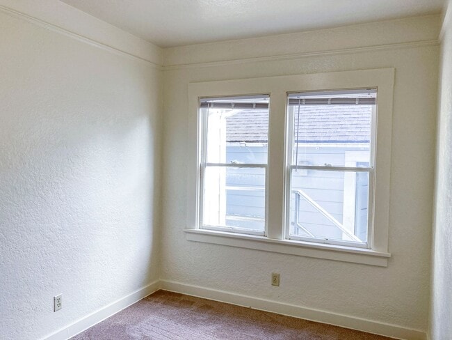 Building Photo - Pet-friendly home with a detached garage!