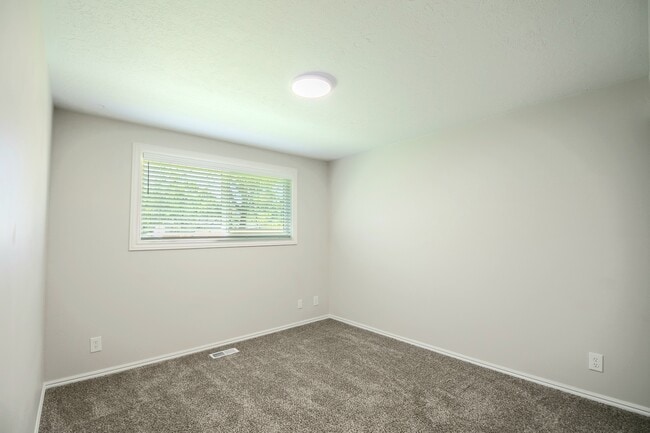 Building Photo - 1428 N Porter Ave