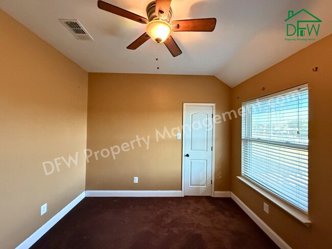 Building Photo - Beautiful 4 Bedroom 2.5 Bathroom Home for Lease in Grand Prairie, TX