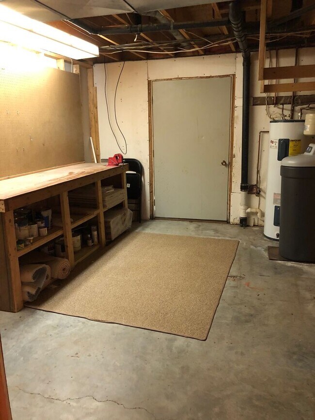 Building Photo - 4Bed/3Bath, Ranch-Style Home in Wooded Area