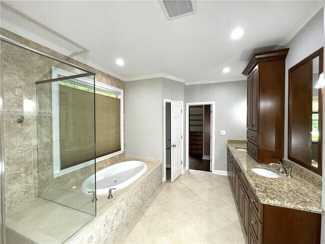 Building Photo - 655 Huntwick Pl