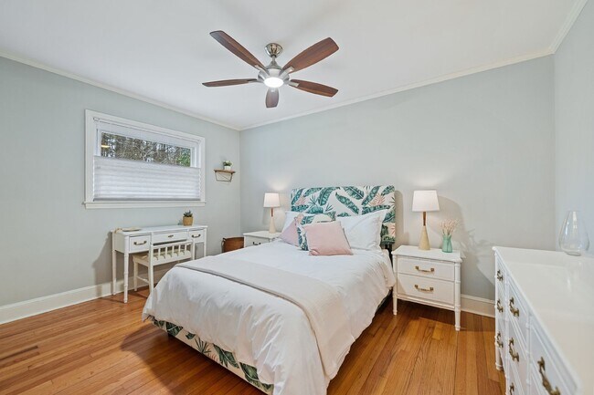 Building Photo - Available Early July! - Beautiful Furnished 3 Bed/2 Bath Home Close to Duke and Downtown Durham