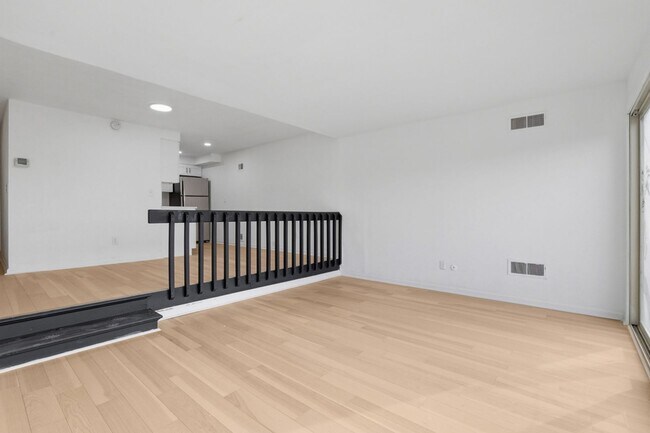 Building Photo - Now Pre-Leasing for April – August 2026: Fully Renovated 1BR Overlooking Riverview Park