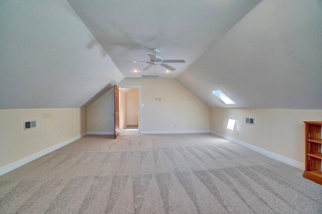 Building Photo - Waterfront Home on 1 Acre Treed Lot, 4/2 +...