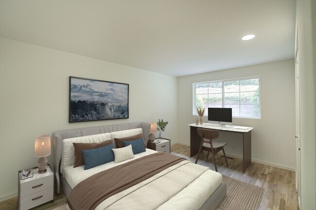Building Photo - 4Bd/2.5Ba Clyde Hill Home