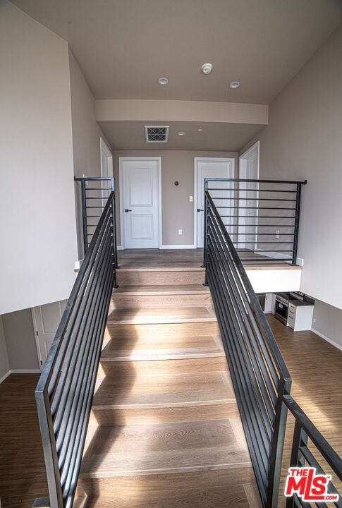 Building Photo - 9900 Laurel Canyon Blvd