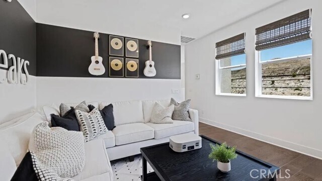 Building Photo - 27213 Tamarack Ln