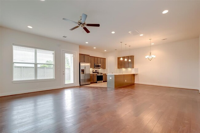 Building Photo - 1844 Parana Dr