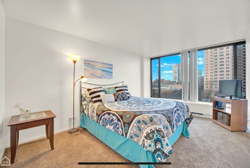 Building Photo - 5455 N Sheridan Rd