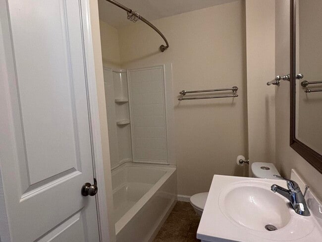 Building Photo - 35 Ash St