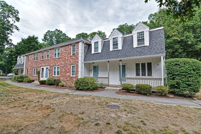 Building Photo - 13 Colonial Dr