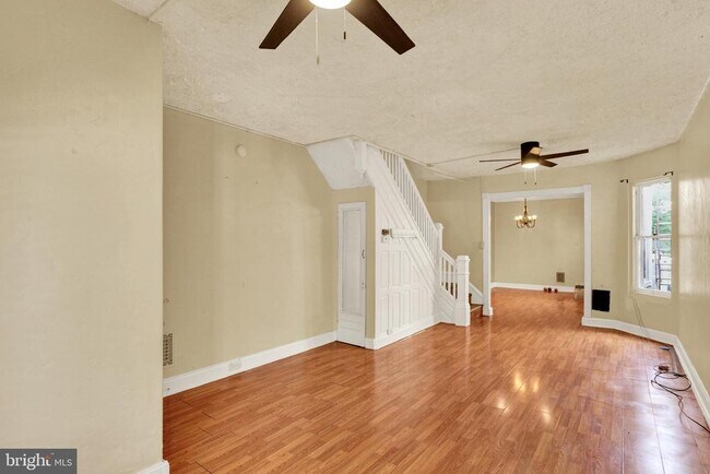 Building Photo - 234 W Douglass St